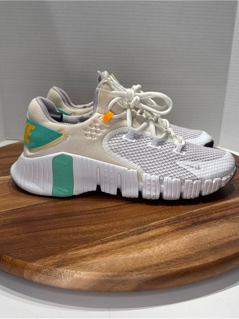 Nike Free Metcon 4 Women's Size 9.5 White Green Glow Infinite Lilac CZ0596-135